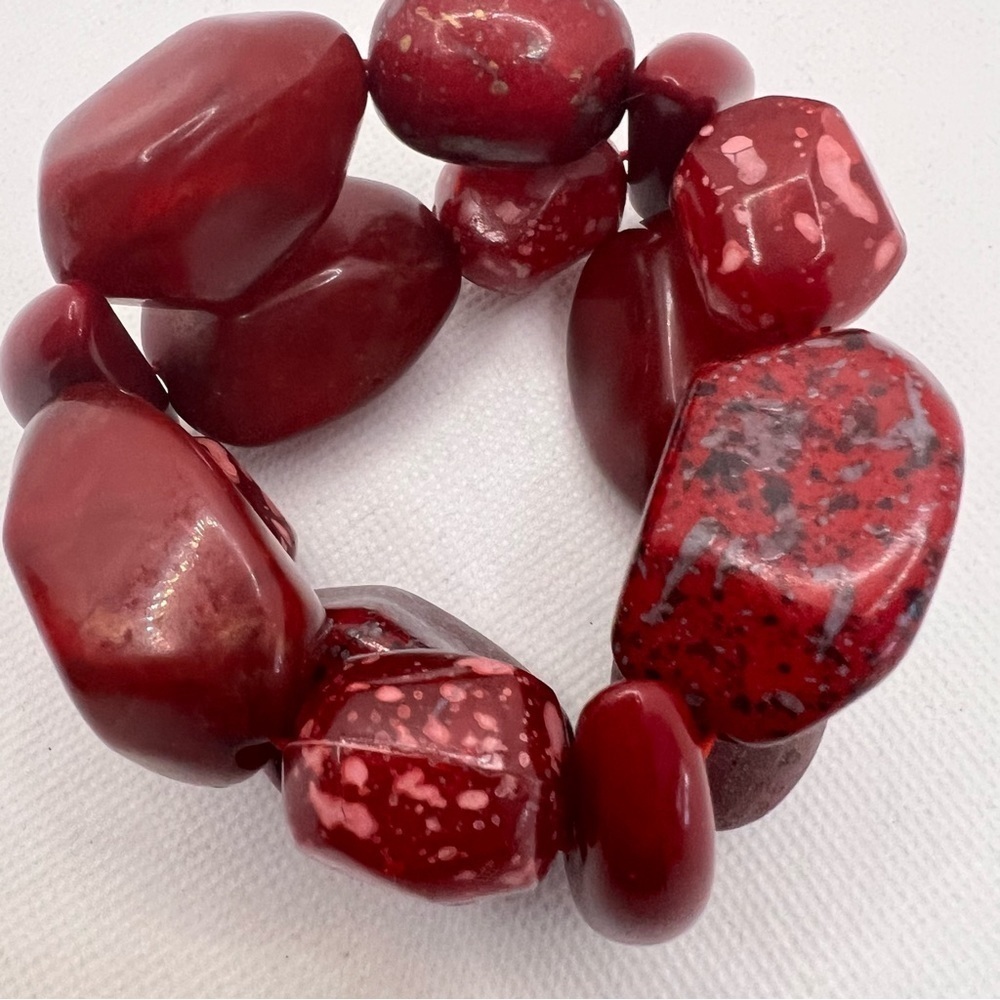 Chunky red speckled acrylic beaded double stranded stretch bracelet